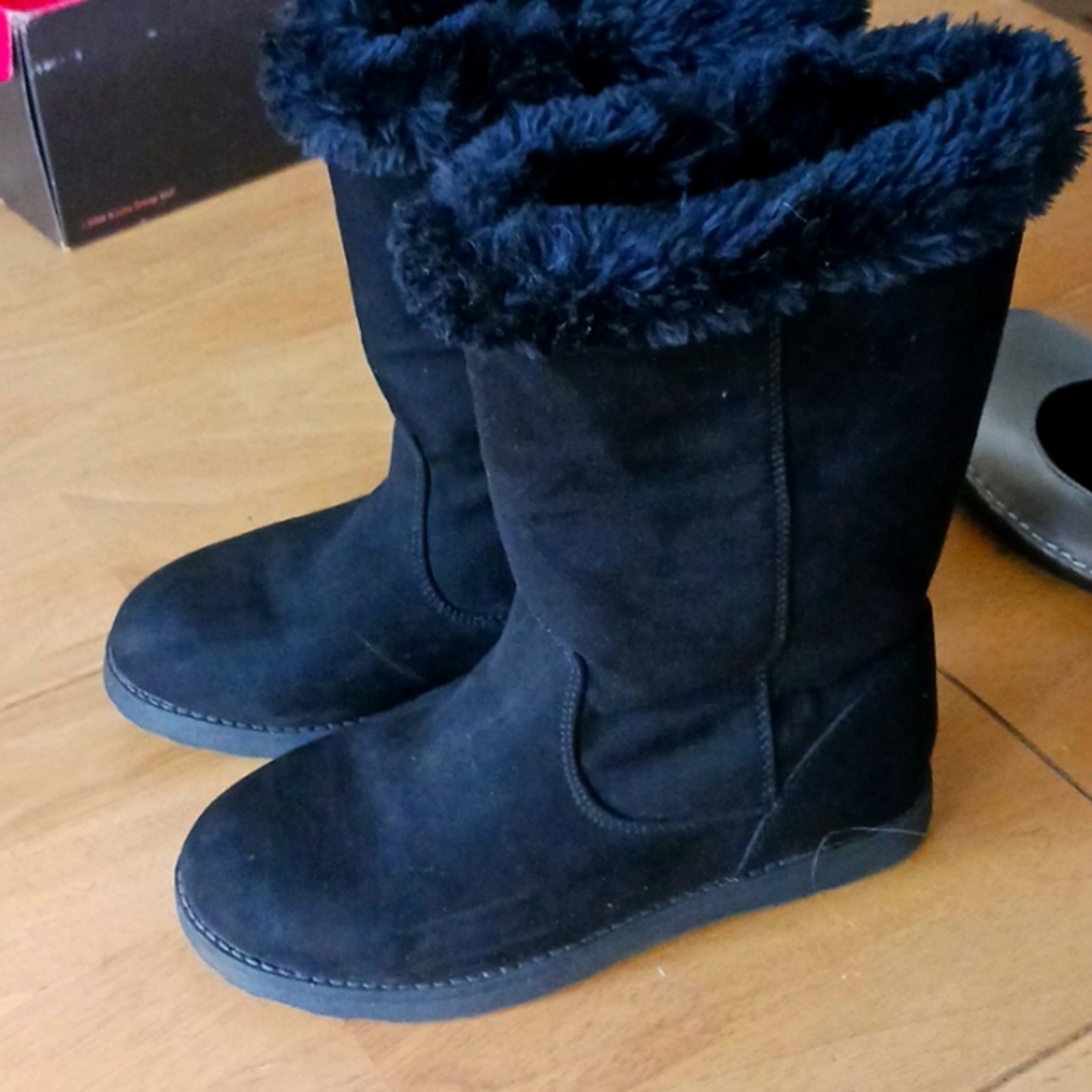 Cat & Jack Girl's Faux fur Nina boots. Black. Size 2.